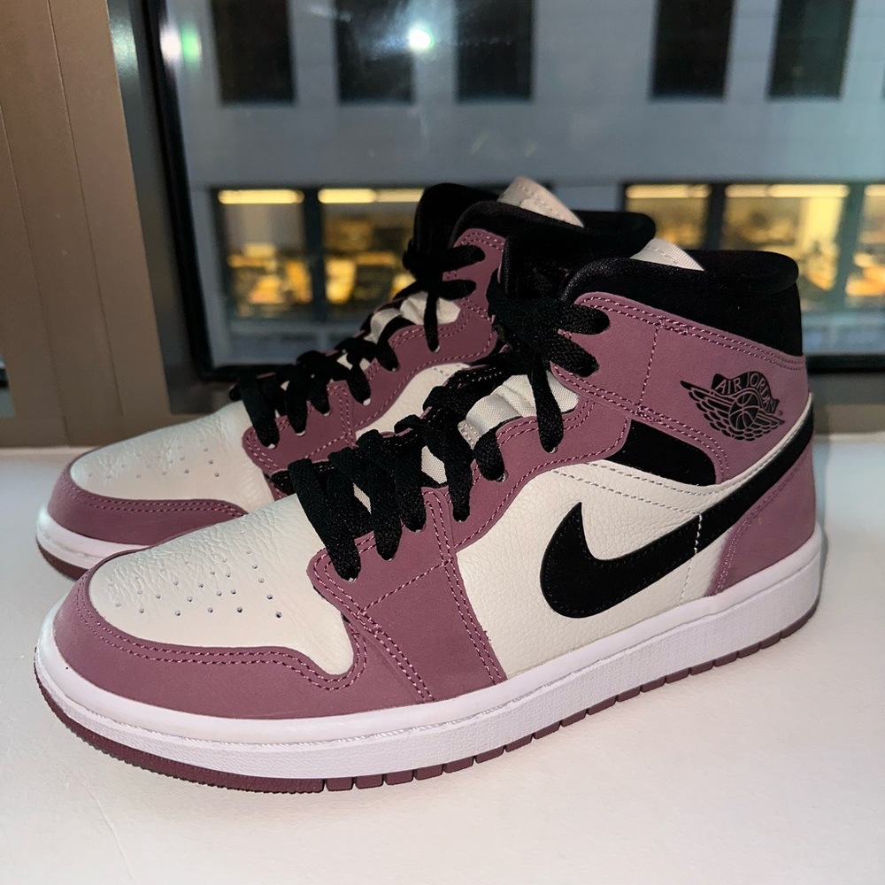 Air Jordan 1 Mid SE